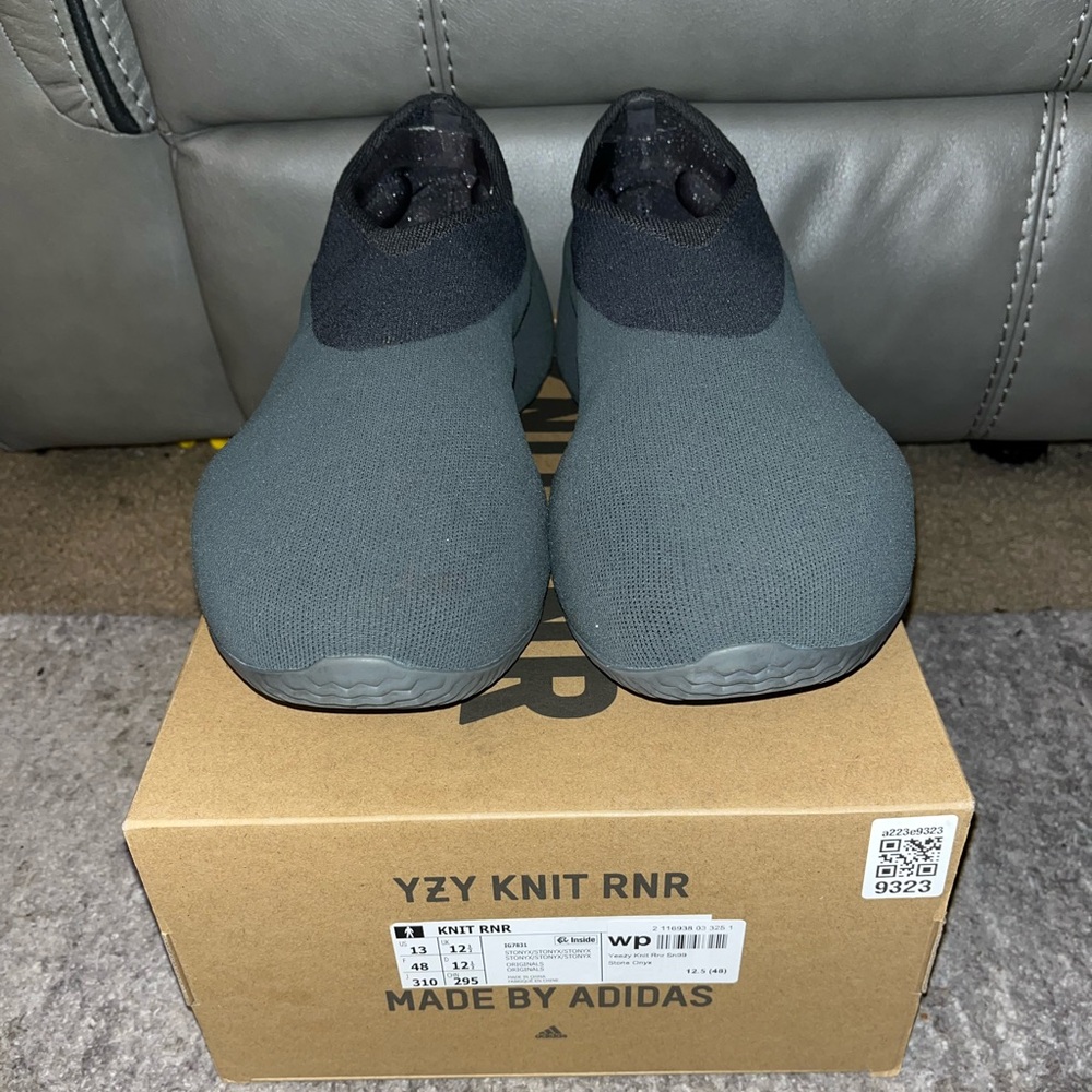 Yeezy Knit Runners Stone
